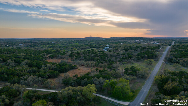 Listing photo id 13 for 1400 Panther Creek
