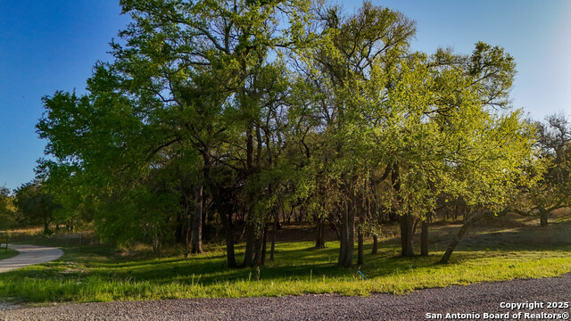 Listing photo id 18 for 1400 Panther Creek