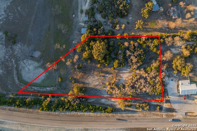 Listing photo id 0 for 3510 Medina Hwy