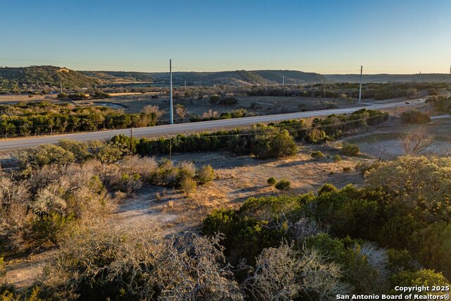 Listing photo id 3 for 3510 Medina Hwy