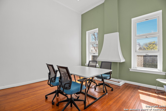 Listing photo id 16 for 1002 Flores N 1