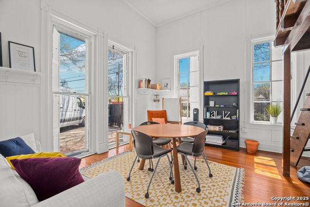 Listing photo id 17 for 1002 Flores N 1