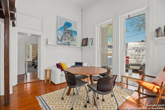 Listing photo id 20 for 1002 Flores N 2