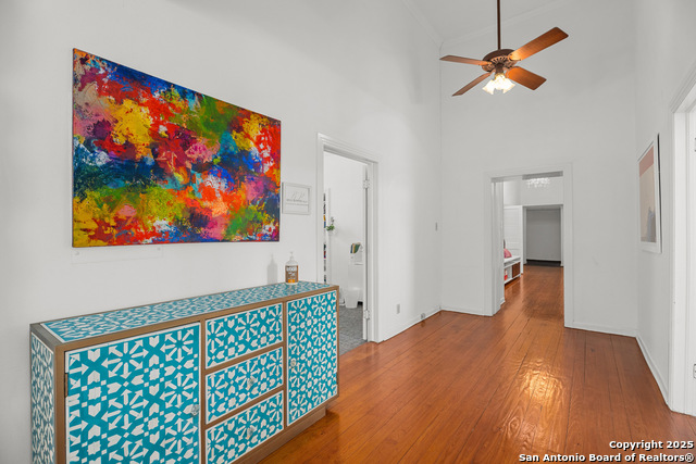 Listing photo id 21 for 1002 Flores N 2