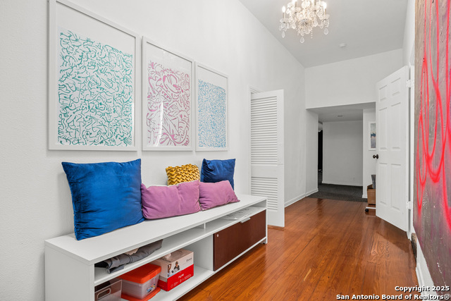 Listing photo id 22 for 1002 Flores N 2