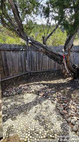 Listing photo id 72 for 474 Lost Ln.