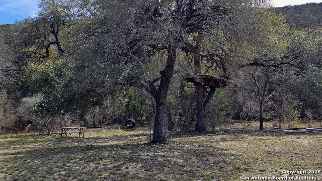 Listing photo id 79 for 474 Lost Ln.