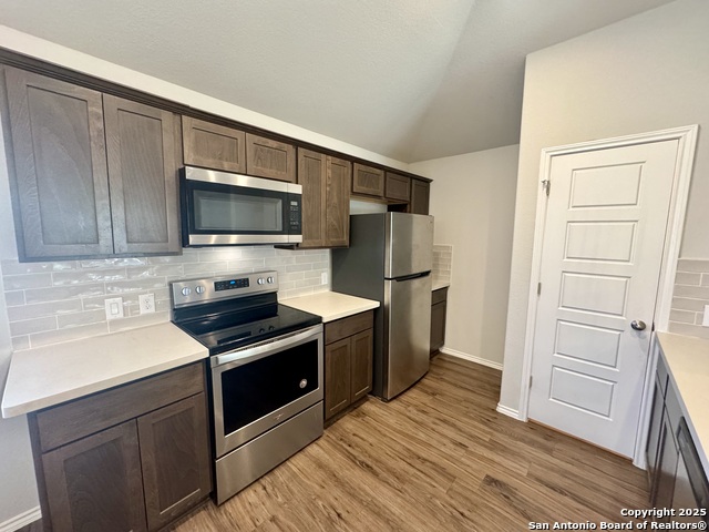 Image 10 of 35 For 484 Burr Oak Ln