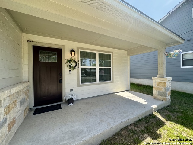 Image 2 of 35 For 484 Burr Oak Ln