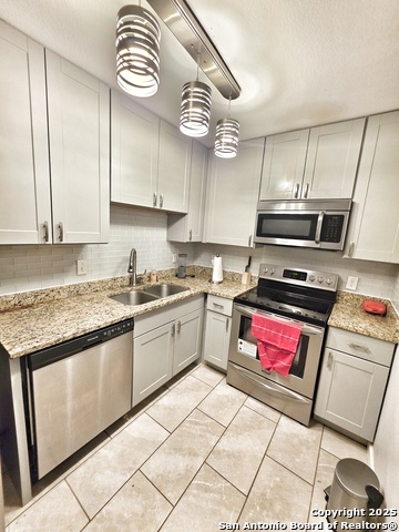 Image 4 of 18 For 4803 Hamilton Wolfe  810