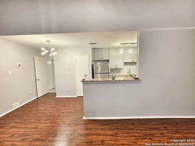 Image 5 of 18 For 4803 Hamilton Wolfe  810