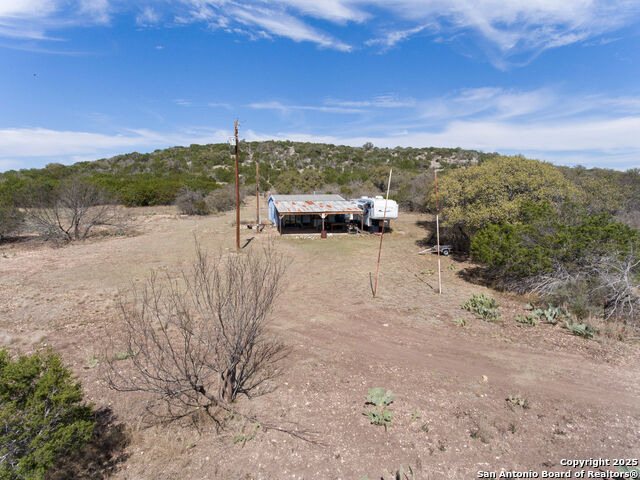 Listing photo id 19 for 10344 Rm 674