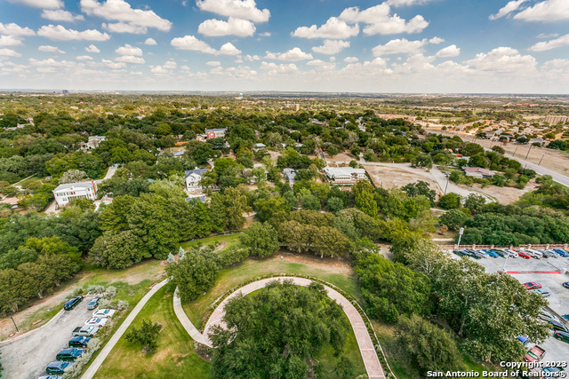 Listing photo id 16 for 1 Towers Park Ln 1703