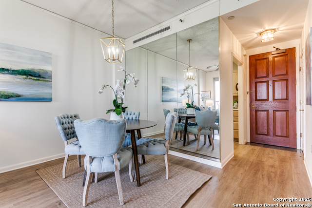 Listing photo id 0 for 1 Towers Park Ln 1703