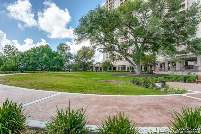 Listing photo id 38 for 1 Towers Park Ln 1703