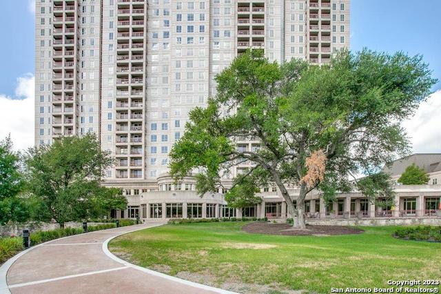 Listing photo id 39 for 1 Towers Park Ln 1703