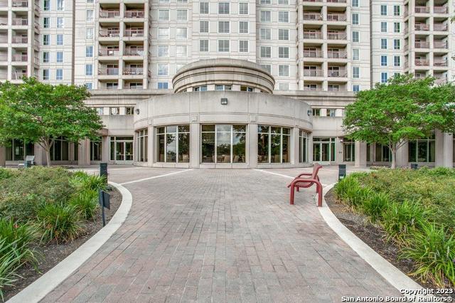 Listing photo id 41 for 1 Towers Park Ln 1703