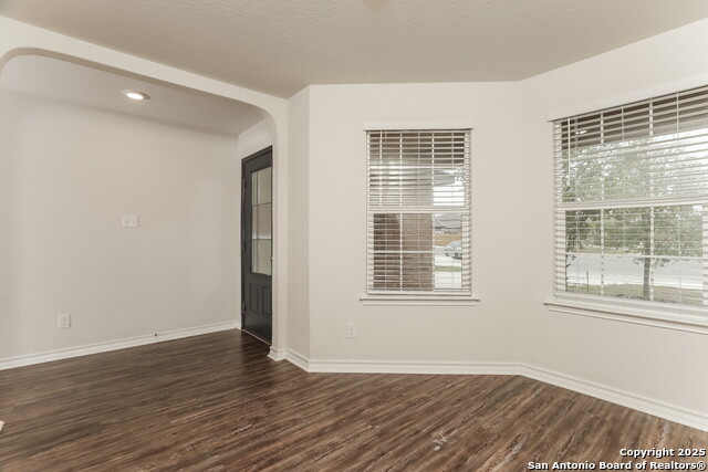 Image 4 of 24 For 2935 Thackery Grv