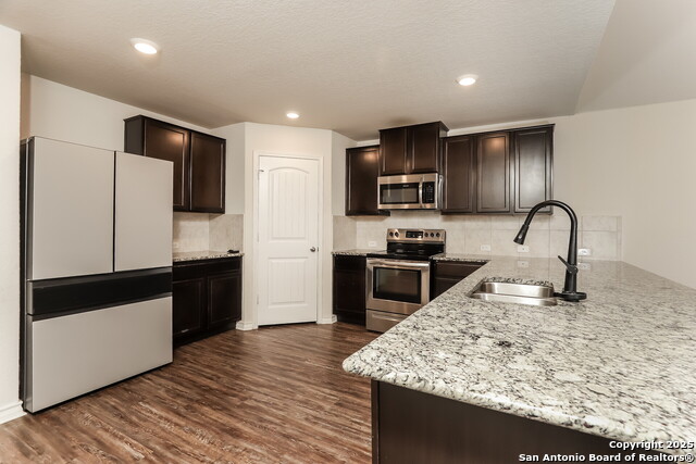 Image 9 of 24 For 2935 Thackery Grv