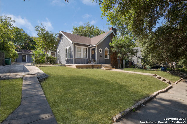Image 2 of 32 For 414 Rosewood Ave W