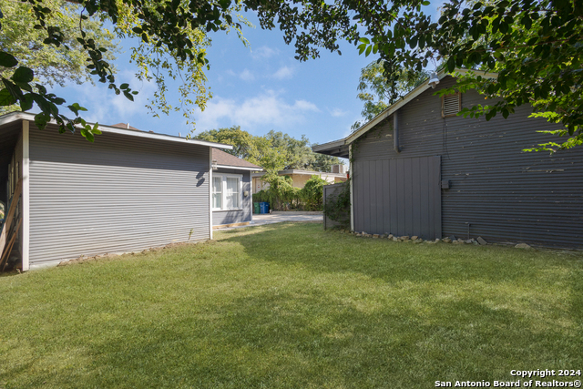 Image 27 of 32 For 414 Rosewood Ave W