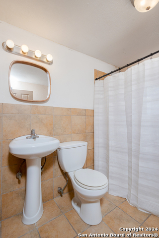 Image 31 of 32 For 414 Rosewood Ave W