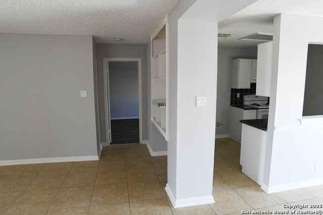 Image 5 of 11 For 6131 Ashley Springs Dr
