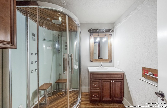 Listing photo id 10 for 224 Queen Anne Ct 1
