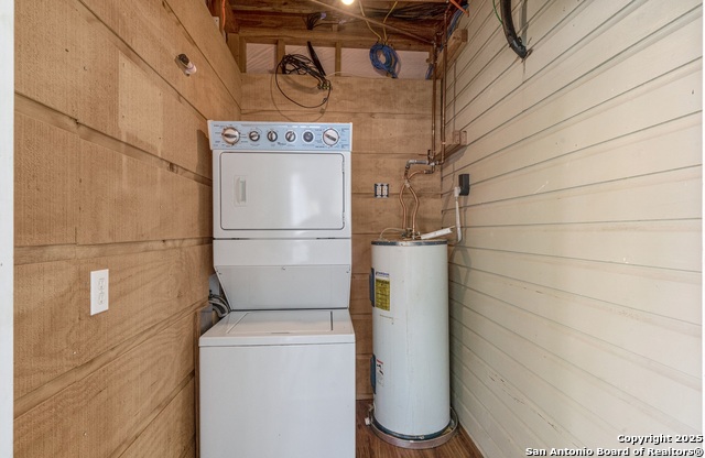 Listing photo id 11 for 224 Queen Anne Ct 1
