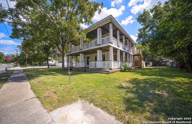 Listing photo id 14 for 224 Queen Anne Ct 1