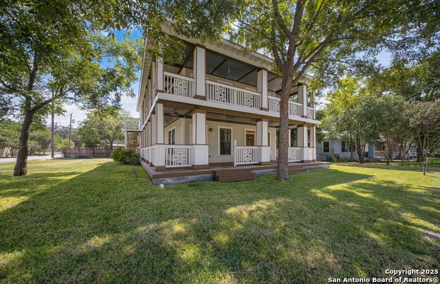 Listing photo id 0 for 224 Queen Anne Ct 1