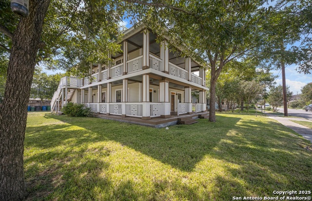 Listing photo id 1 for 224 Queen Anne Ct 1