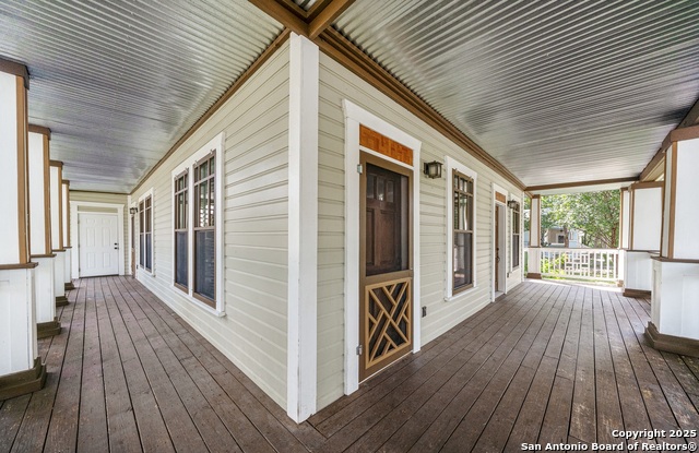 Listing photo id 3 for 224 Queen Anne Ct 1