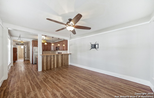 Listing photo id 4 for 224 Queen Anne Ct 1
