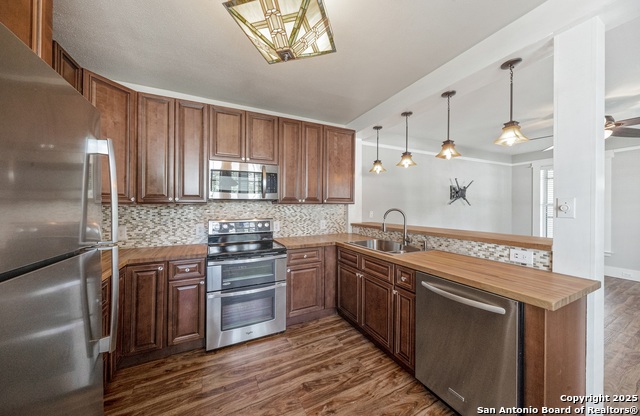 Listing photo id 7 for 224 Queen Anne Ct 1