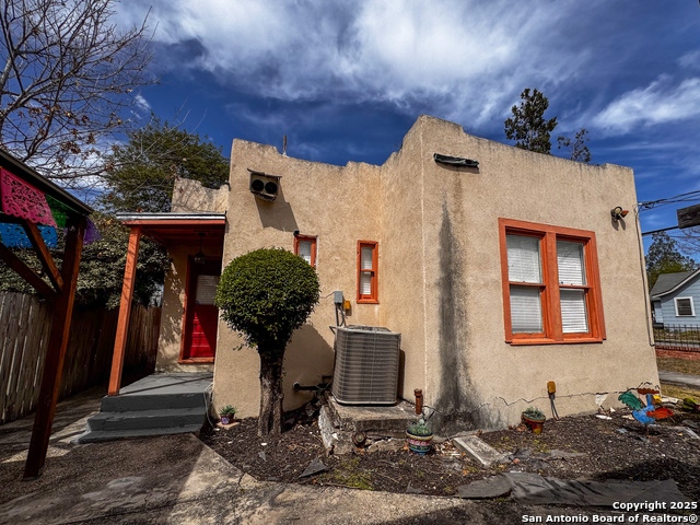 Image 19 of 25 For 1502 Rosewood Ave. W