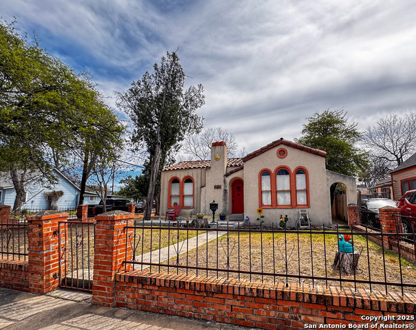 Image 2 of 25 For 1502 Rosewood Ave. W