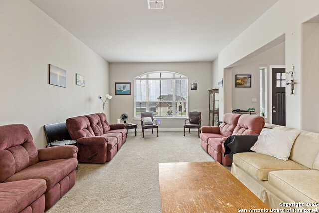 Listing photo id 9 for 6527 Tallow Way