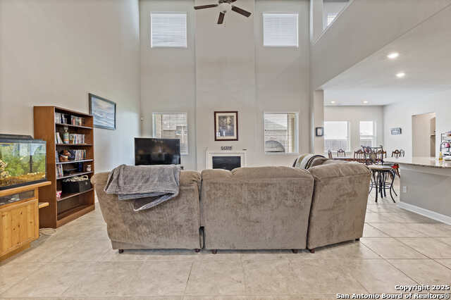 Listing photo id 10 for 6527 Tallow Way