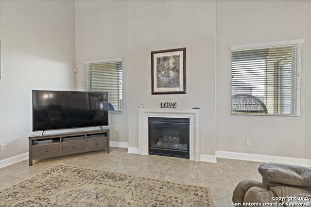 Listing photo id 11 for 6527 Tallow Way