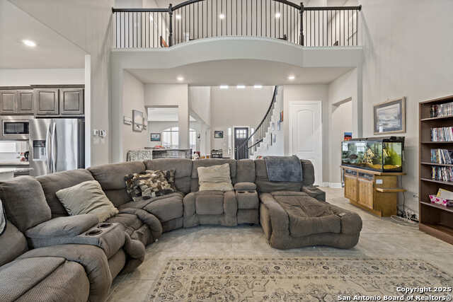 Listing photo id 12 for 6527 Tallow Way