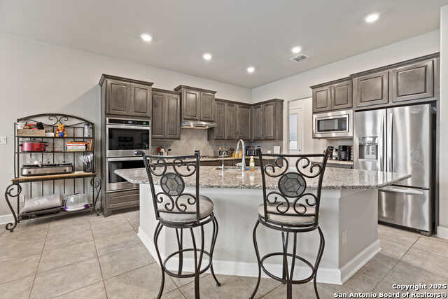 Listing photo id 13 for 6527 Tallow Way
