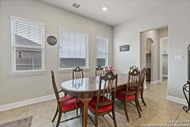 Listing photo id 16 for 6527 Tallow Way