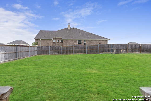 Listing photo id 26 for 6527 Tallow Way