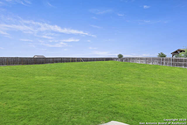Listing photo id 29 for 6527 Tallow Way