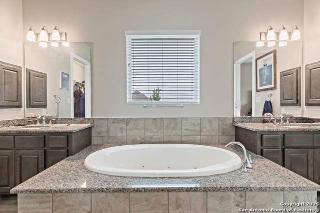 Listing photo id 35 for 6527 Tallow Way