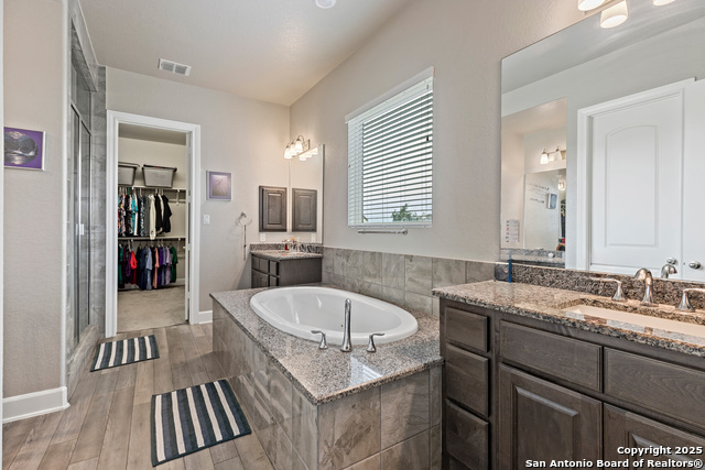 Listing photo id 36 for 6527 Tallow Way