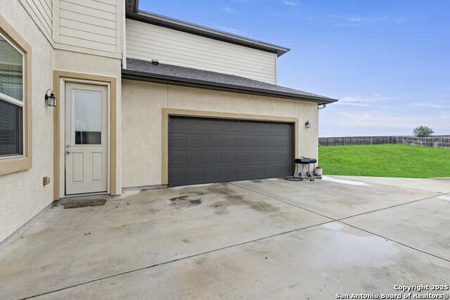 Listing photo id 2 for 6527 Tallow Way