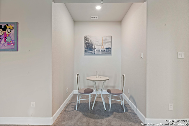 Listing photo id 39 for 6527 Tallow Way