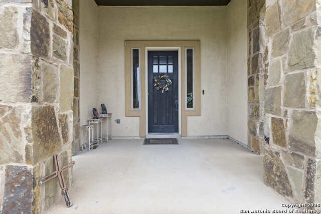 Listing photo id 4 for 6527 Tallow Way